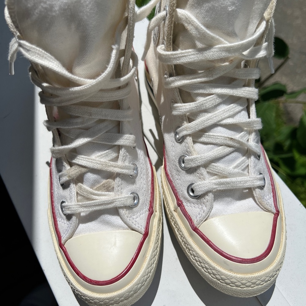 CONVERSE Chuck Taylors women’s size 6 off white high tops